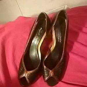 ***CLEARANCE***Hush puppies